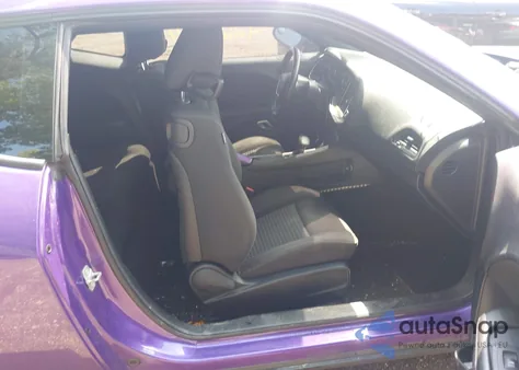 2018 Dodge Challenger Sxt z USA, uszkodzony, nr VIN 2C3CDZAGXJH310482